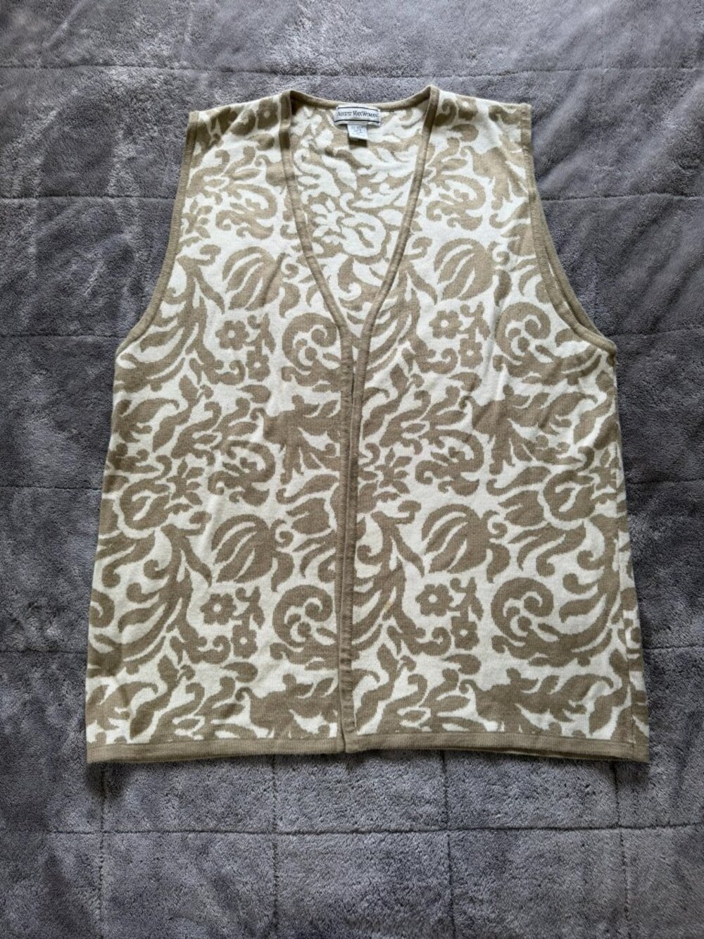 August Max Woman Beige & Ivory Sweater Vest (1202)